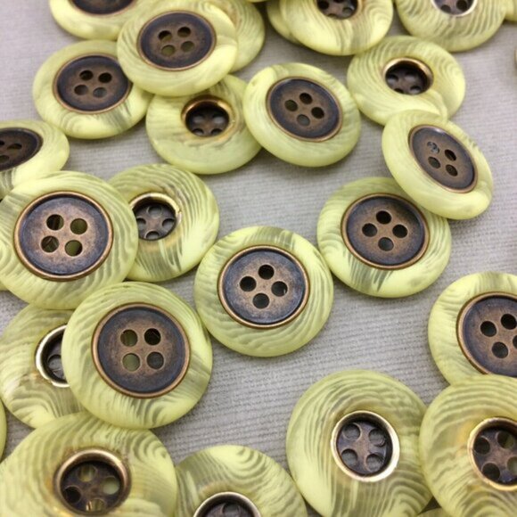 150 Vintage Plastic Swirl Green Buttons with Metal Centers - Picture 4 of 7
